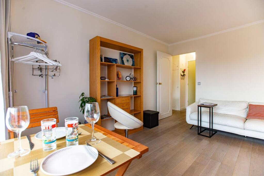 Studio With Balcony Paris Exterior photo