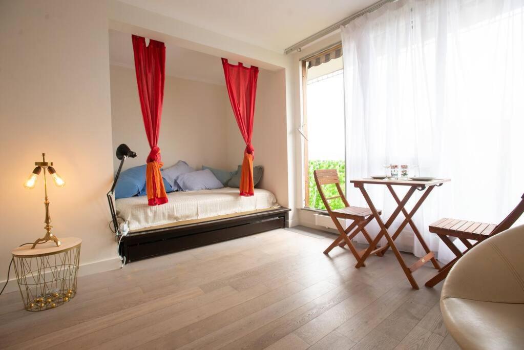 Studio With Balcony Paris Exterior photo