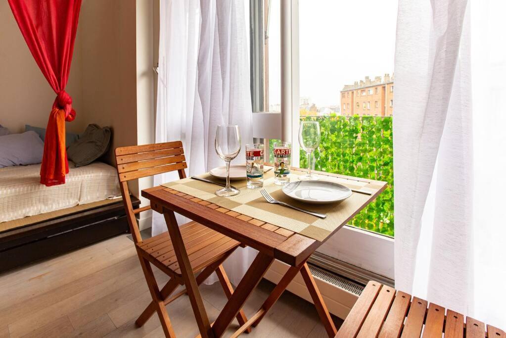 Studio With Balcony Paris Exterior photo
